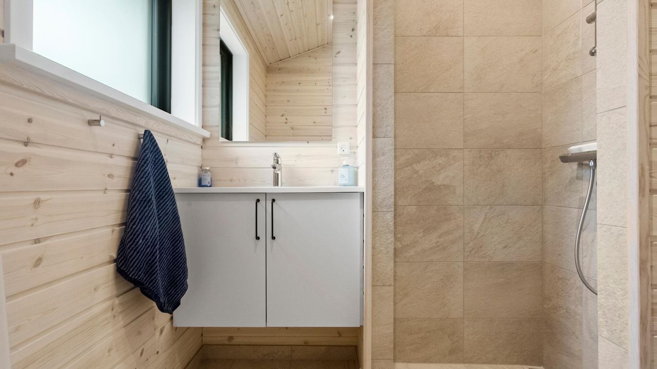 bathroom bathroom